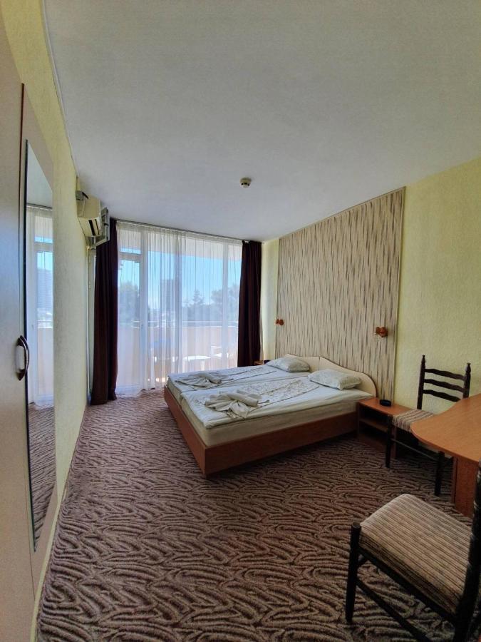 Balaton Hotel Slăntjev Brjag Exteriör bild