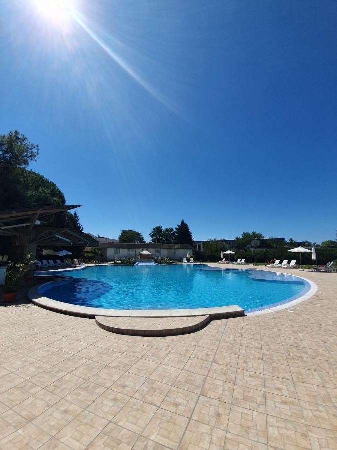 Balaton Hotel Slăntjev Brjag Exteriör bild