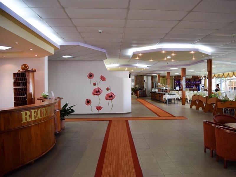 Balaton Hotel Slăntjev Brjag Exteriör bild