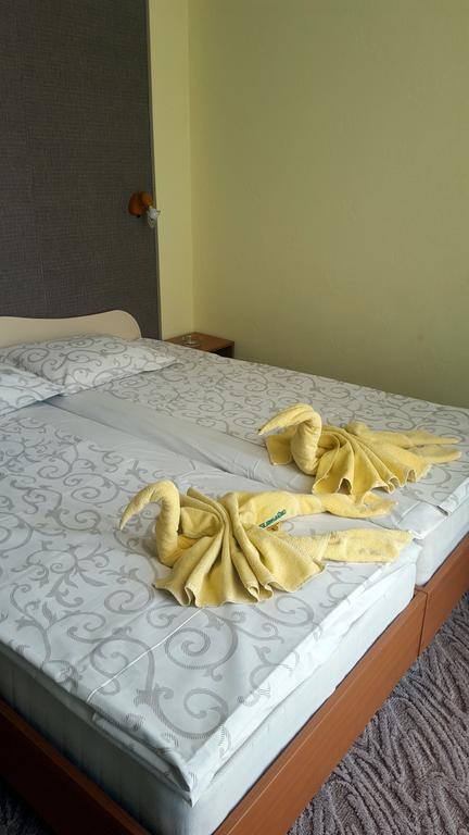 Balaton Hotel Slăntjev Brjag Exteriör bild