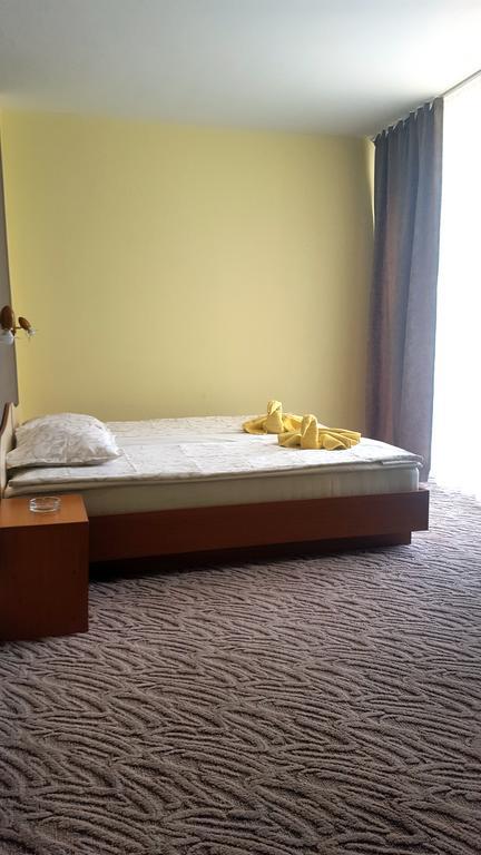 Balaton Hotel Slăntjev Brjag Exteriör bild