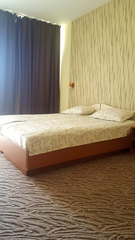 Balaton Hotel Slăntjev Brjag Exteriör bild