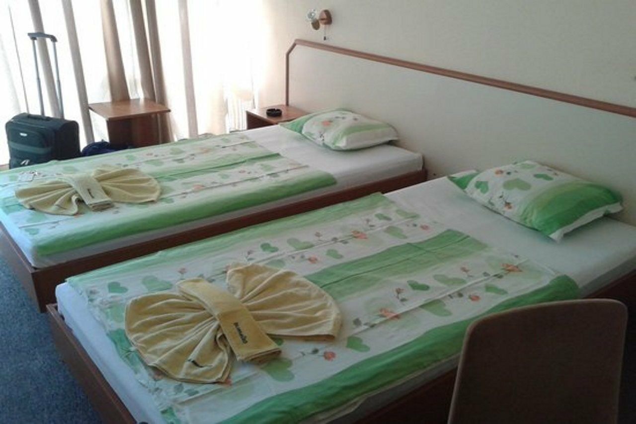 Balaton Hotel Slăntjev Brjag Exteriör bild