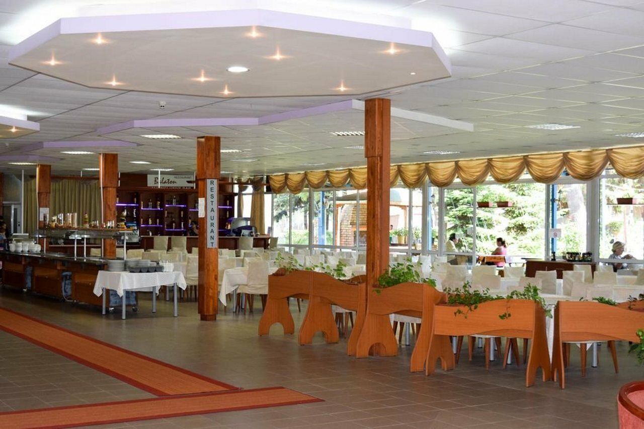 Balaton Hotel Slăntjev Brjag Exteriör bild